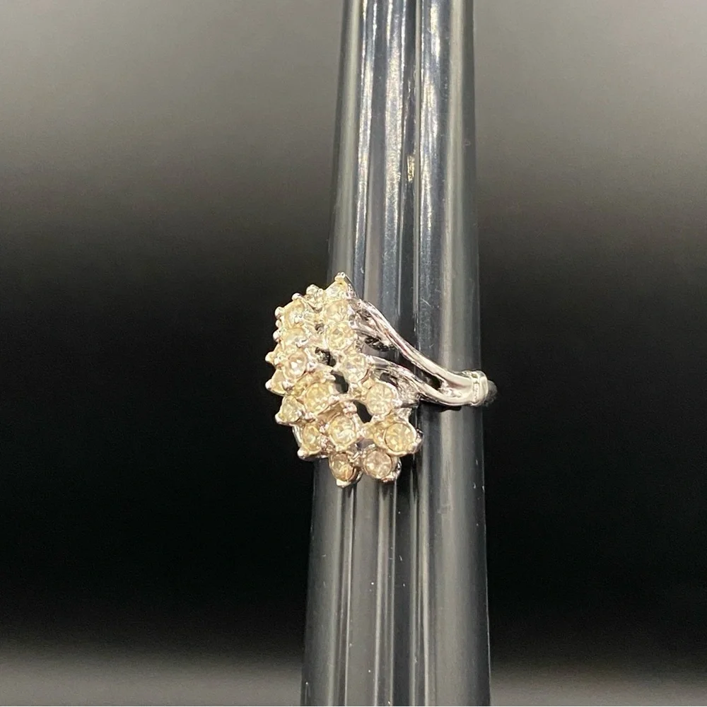 Vintage 18kt Rhodium Plated Tiered Cluster Ring with Clear Rhinestones